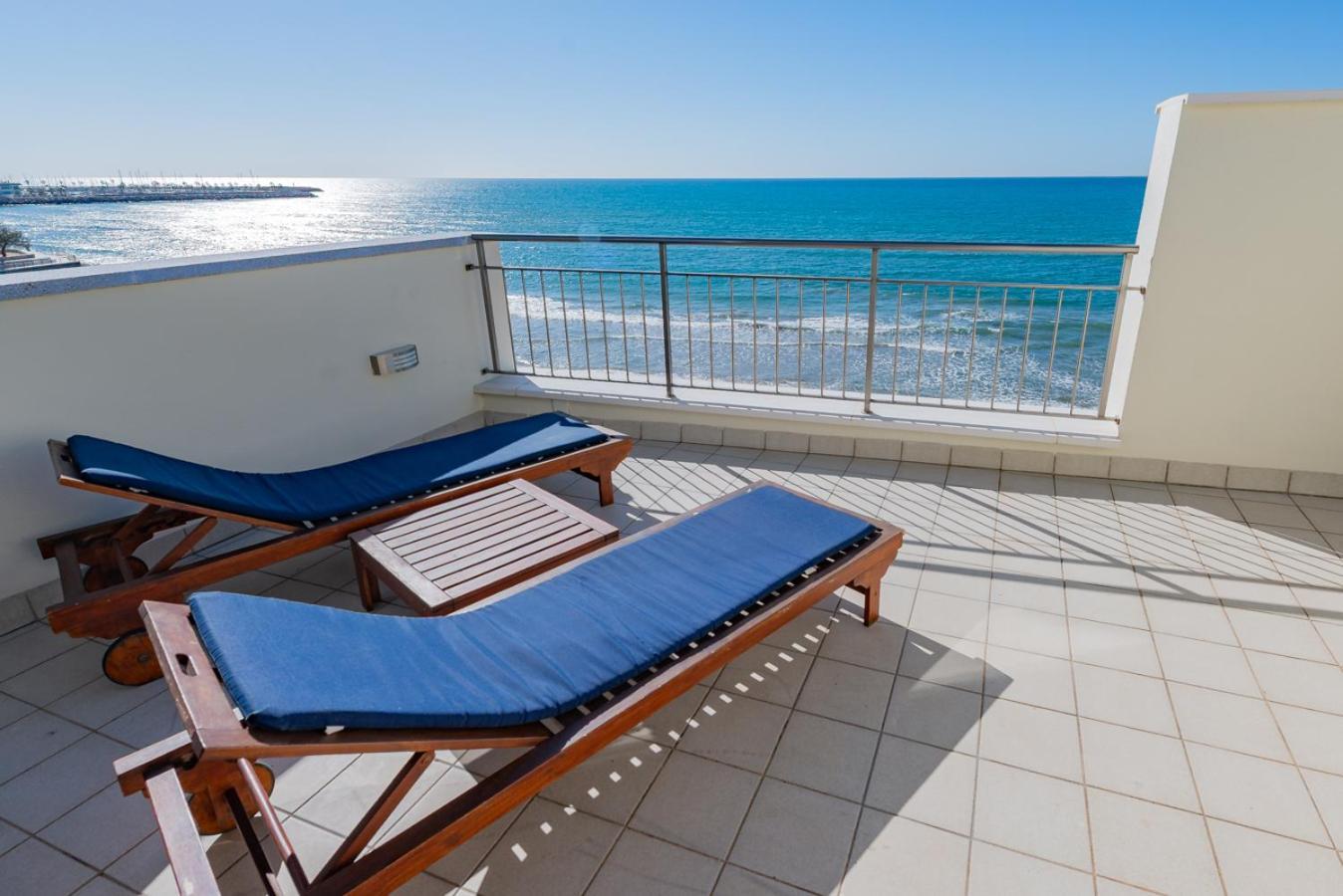Insitges Sant Sebastia'S Beach Extérieur photo