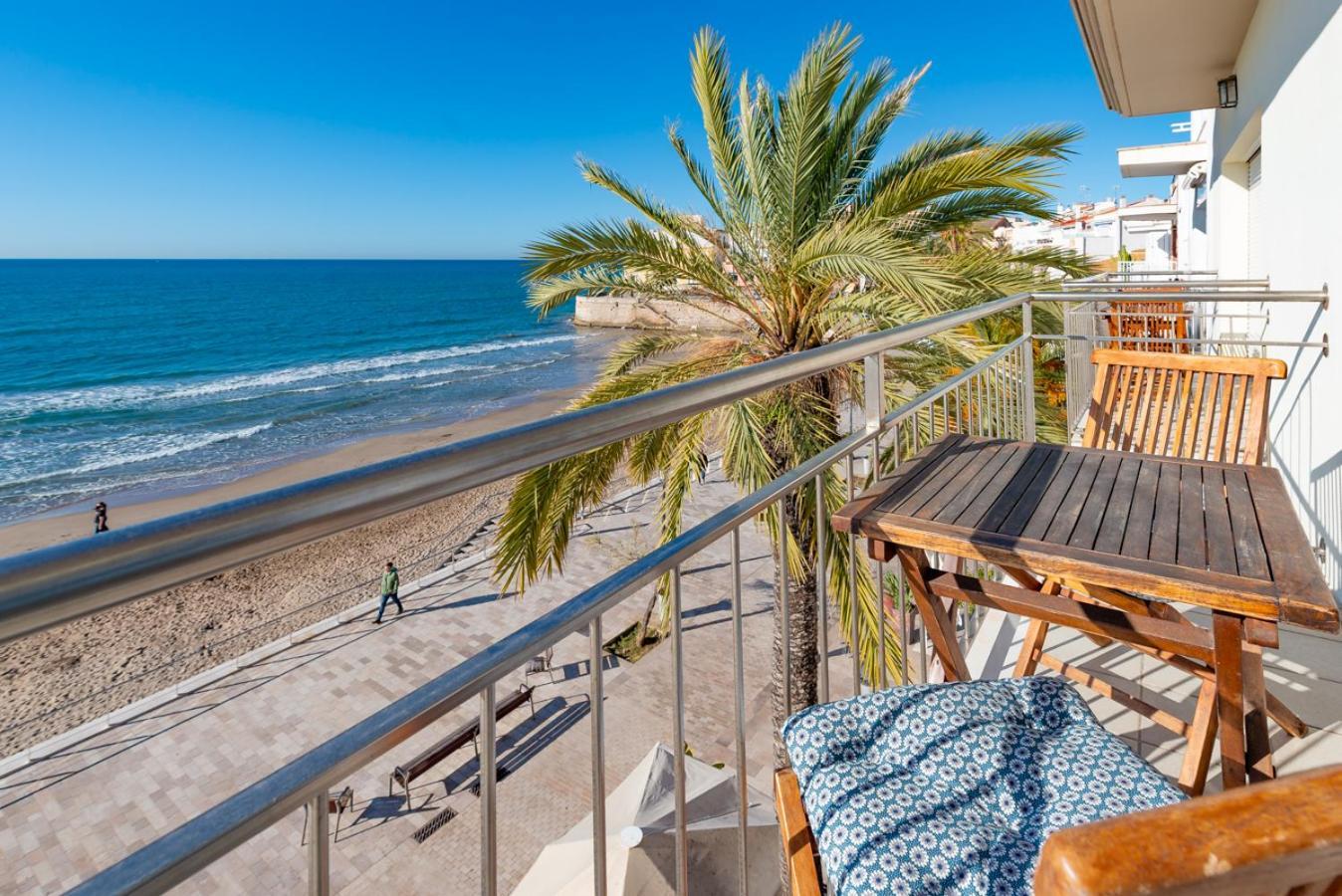 Insitges Sant Sebastia'S Beach Extérieur photo