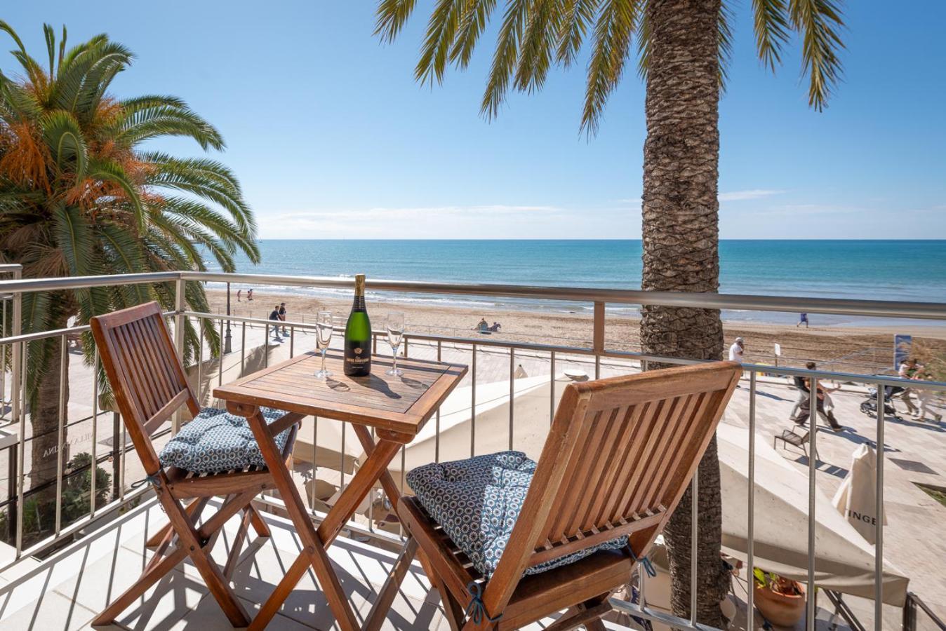 Insitges Sant Sebastia'S Beach Extérieur photo